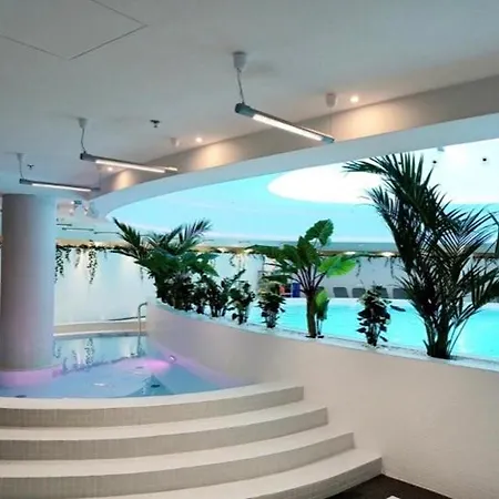 Appartamento Hanza Tower 2bdr & Sauna & Pool & Jacuzzi